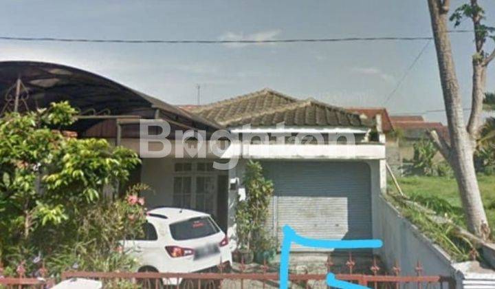 Rumah besar di jalan Pesantren, pusat kota Cimahi. Cocok untuk rumah tinggal atau tempat usaha 1