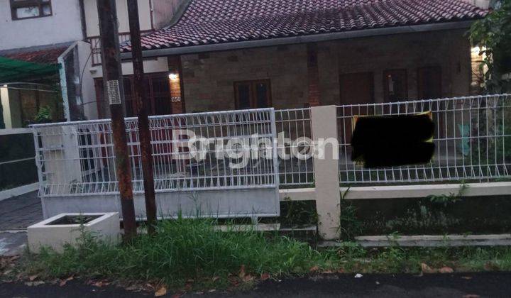 Rumah tinggal di lingkungan asri, di jalan Kayu Agung. Cocok untuk kosan, kantor maupun tempat usaha 1