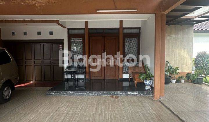 Rumah siap huni 2 lantai di lingkungan tenang, nyaman dan strategis di daerah Turangga, Bandung. Cocok untuk dijadikan rumah kost. 1