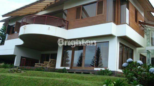 Villa 2 lantai fully furnished yg mewah dan asri dengan pemandangan indah khas Lembang Bandung Utara