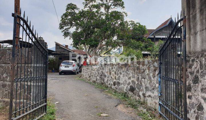 villa 2 lantai hanya hitung tanah di jalan Raya Wado Sumedang. Cocok utk tempat usaha 1