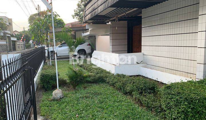 Rumah 2 lantai, terawat baik di sayap Buah-Batu Bandung. Cocok utk tempat tinggal sekaligus kantor atau tempat kost. 1