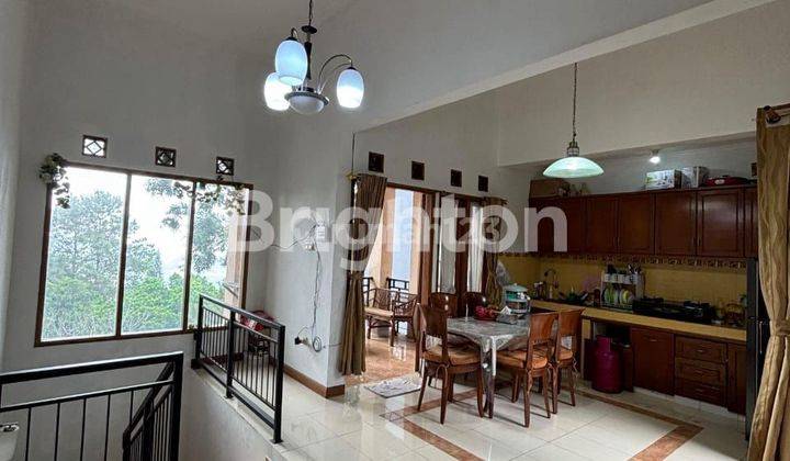 Rumah tinggal 2 lantai rasa villa di sejuknya udara Bandung Utara dan asrinya lingkungan di kawasan Ciburial, Dago Bandung Utara 2