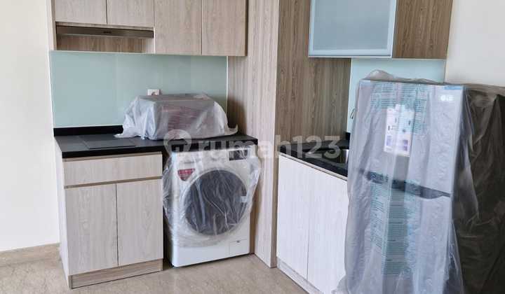 Jual Cepat Apartemen Menteng Park, Semi Furnished, Belum Pernah Dihuni 2