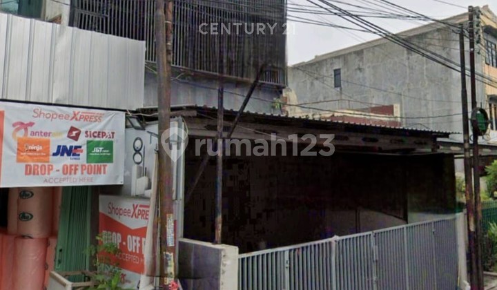 3-Story Shop House on Maulana Yusuf Street, Cimuncang
