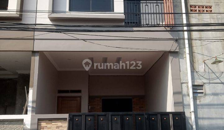 Dijual Rumah di Cipondoh 2lt 2kt 2km Semi Furnished Sudah SHM 1