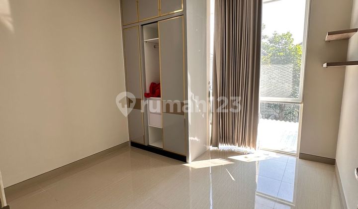 Rumah Mewah Full Furnished Greenlake Citraland Surabaya Barat 2