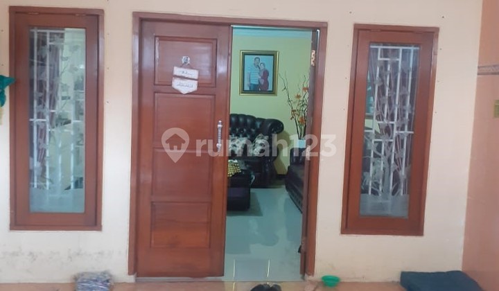 Affordable House in Central Surabaya Suitable for Business Affordable House in Central Surabaya Suitable for Business