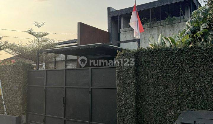 Rumah Tropical Industrial Siap Huni Di Selatan Jakarta  1