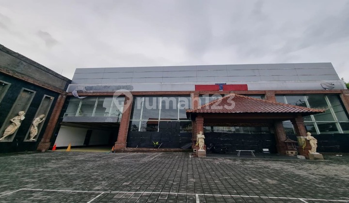 SUPER HOT Nice Showroom Strategic Location in West Denpasar