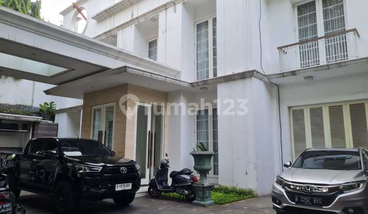 SUPER HOT ! Rumah Mewah Lokasi Strategis Dekat Dengan Blok M 1