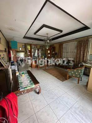 DIJUAL RUMAH 3 LANTAI LOKASI TENGAH KOTA 2