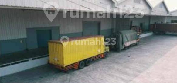 For Rent: Warehouse within Lippo Cikarang Industrial Area, Land Size 6,432 m2, Building Area 4 Hectares, Unfurnished.
