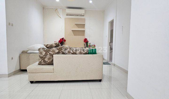 Di Jual Rumah 2 Lantai Semi Furnished di Bsd Castilla, Tangerang 1