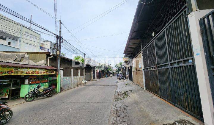 RUMAH HOEK  DI KAVLING POLRI 2