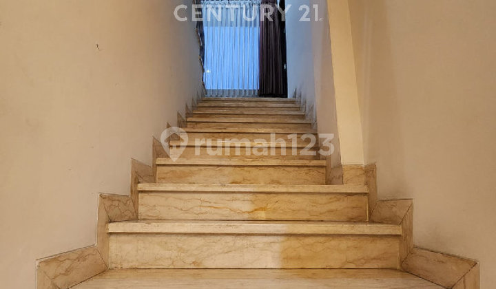 Rumah Minimalis Modern Komplek Elit Singgasana Pradana 2