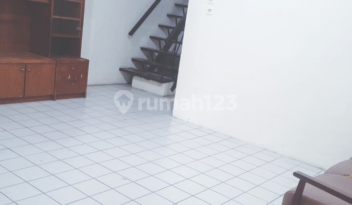 Rumah 2 Lantai Tengah Kota Sayap Ciateul 