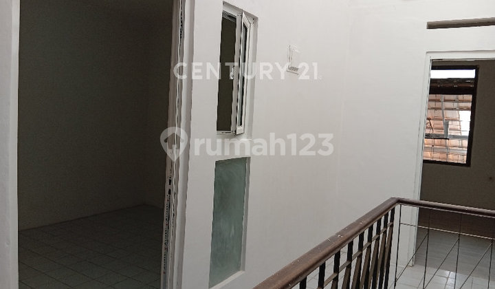 Rumah 2 Lantai Tengah Kota Sayap Ciateul  2