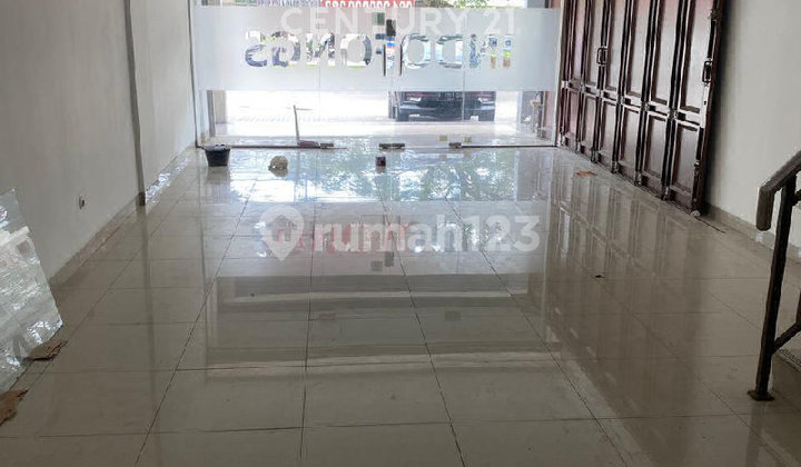 3-Story Shop House on MekarWangi Main Road Ready to Make Profit