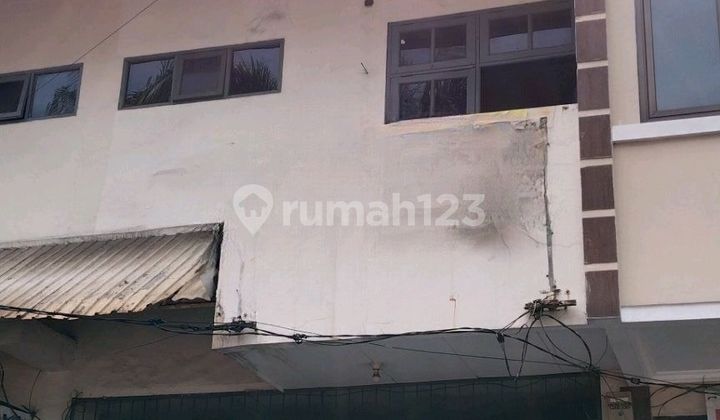 Shop House Peta South Street