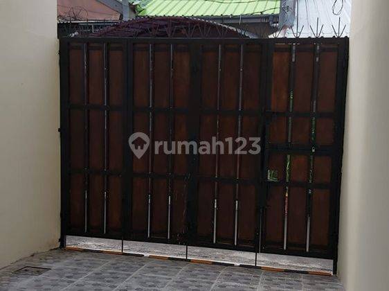 Rumah Full Furnished Siap Huni Hadap Selatan Jakarta Barat 2