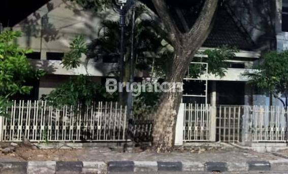 RUMAH PINGGIR JALAN, RAMAI LALU LINTAS 1