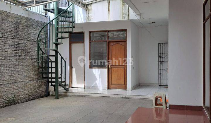 Jual Rumah Asri Strategis 2 Lantai di Sayap Hegarmanah Bandung 2