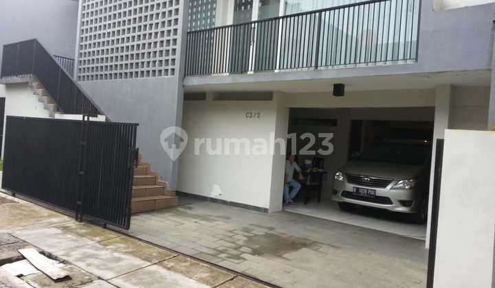 Di Jual Rumah di Tama Meruya Ilir Kembangan Utara 3 Lantai Di Jual Rumah di Tama Meruya Ilir Kembangan Utara 3 Lantai