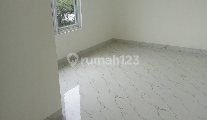 Di Sewakan Rumah Cluster Clemathis Metland Puri Dua Lantai 2