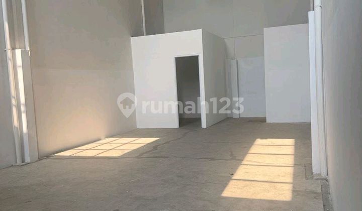 For Rent Warehouse In Green Lake City Size 6x20.