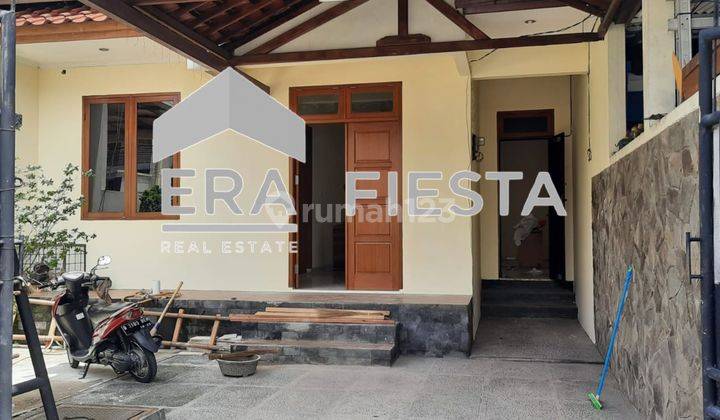 Dijual Rumah Bagus 1 1/2 Lantai Ditaman Surya Siap Pakai  2