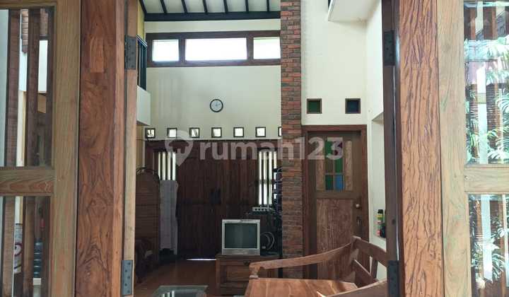 Di Jual Rumah di Karang Tengah Dua Lantai Tangerang 2
