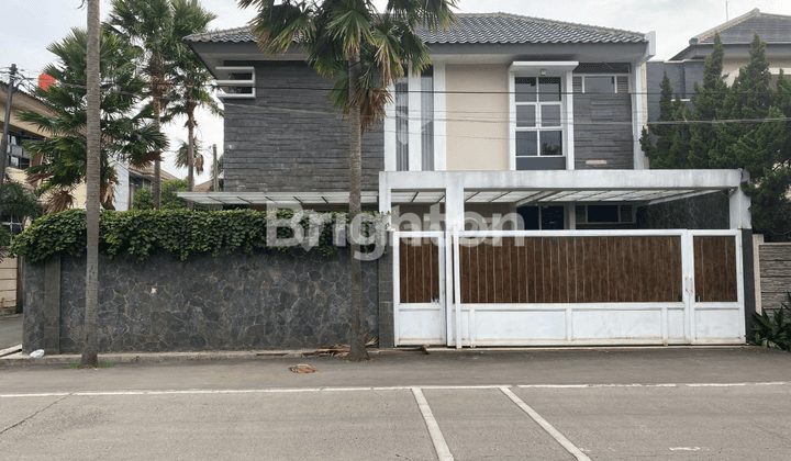 Rumah SEMI-FURNISH, Pinggir Jalan Besar, sangat nyaman Sukanegara-Antapani, Bangunan seger