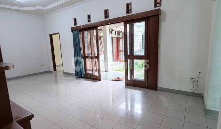 Disewakan Rumah Luas di Komplek Antapani