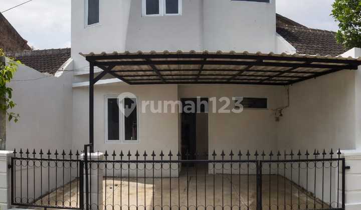 Disewakan Rumah 2 Lantai di Gading Tutuka 1 2