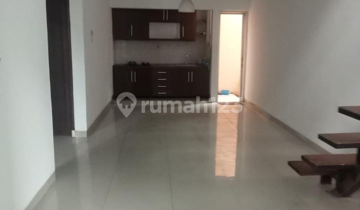 Disewakan Rumah 2 Lantai di Permata Buah Batu Disewakan Rumah 2 Lantai di Permata Buah Batu