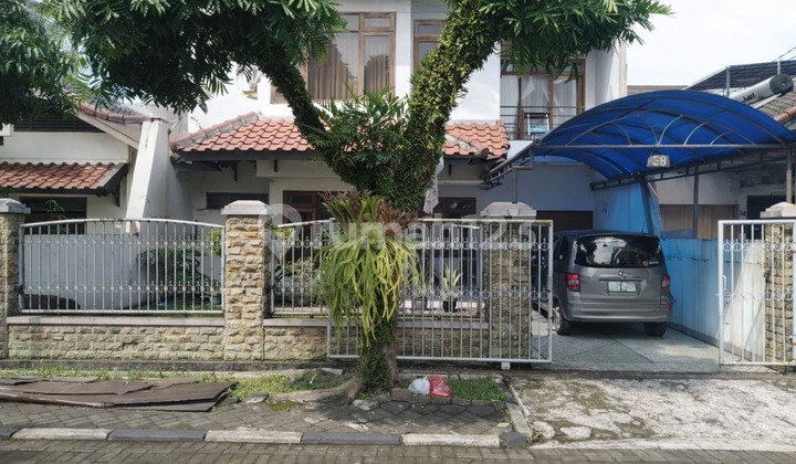 For Sale 2-Story House in a Comfortable and Scenic Environment in Batununggal Indah For Sale 2-Story House in a Comfortable and Scenic Environment in Batununggal Indah