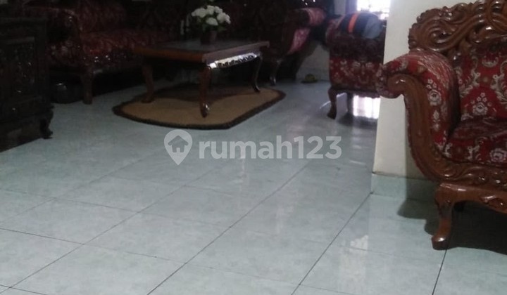 Dijual Rumah Luas di Komplek Antapani