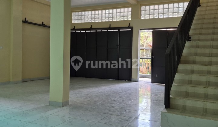 Dijual Rumah Luas di Antapani