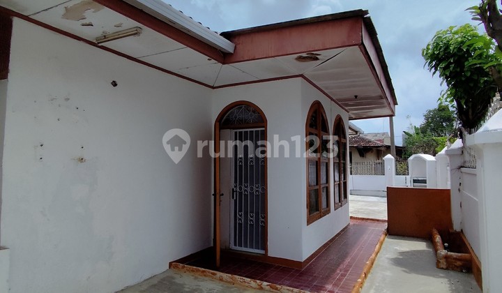 1½ Story House. 5+1 Bedrooms. Near St. Caroline School. 2