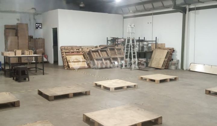 For Rent Warehouse and Office. Floors 1 and 3. For Rent Warehouse and Office. Floors 1 and 3.