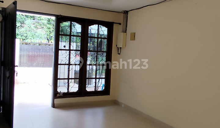 Rumah untuk Usaha Online / Kantor. dengan 8 Ruangan Full Ac 2