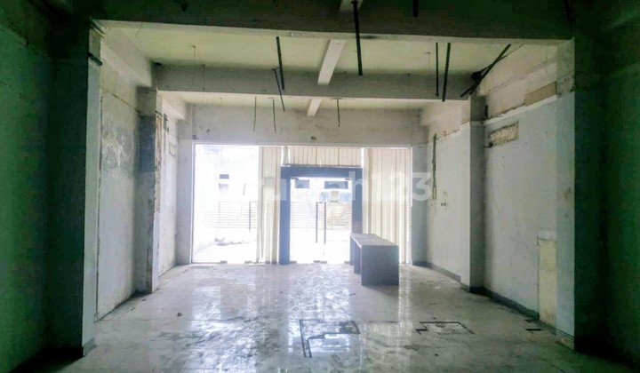 Area Komersil. Ruko 2 ½ Lantai.