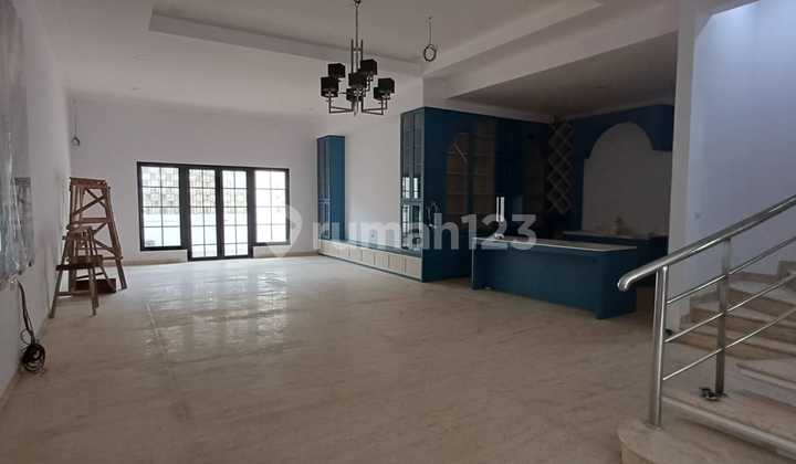 Spacious Comfortable House. 4+2 Bedrooms. Newly Renovated. East Facing.