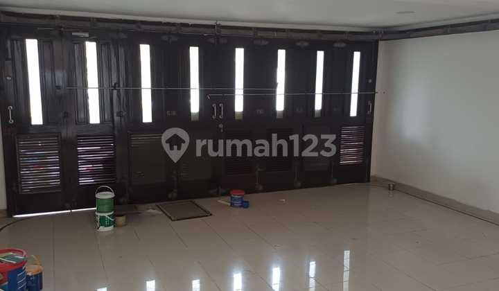 Spacious Comfortable House. 4+2 Bedrooms. Newly Renovated. East Facing. 2