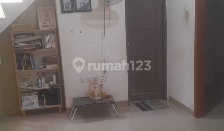 Bogor. Rumah 2 Lantai. Semi Furnish. 2