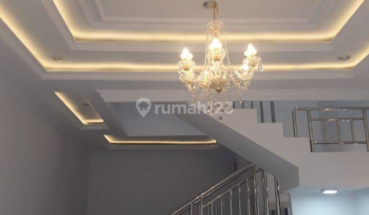 Rumah Bangunan Baru Luas 72m² 3 Lantai Jakarta Pusat  1