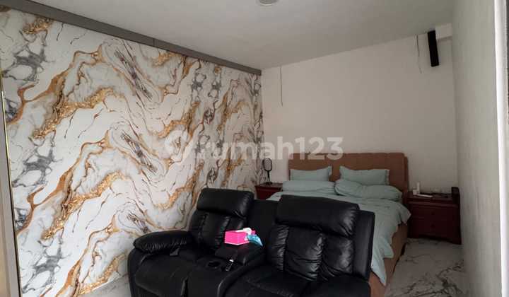 Rumah Jelambar. Desaign Unik Estetik. Hadap Timur