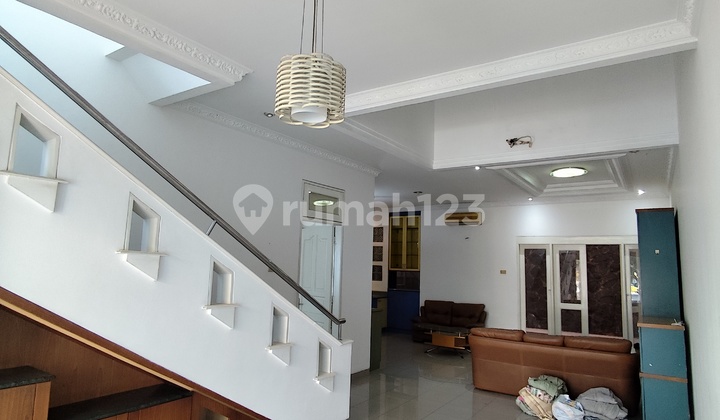 Ready-to-Occupy 2-Story House in Sunter. Size 8x20. 2