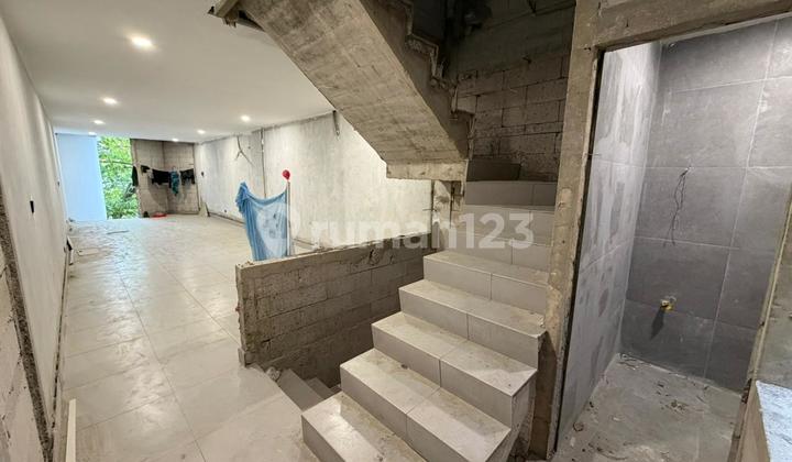 Ruko Baru 3 Lantai. Hook. Hadap Timur Utara